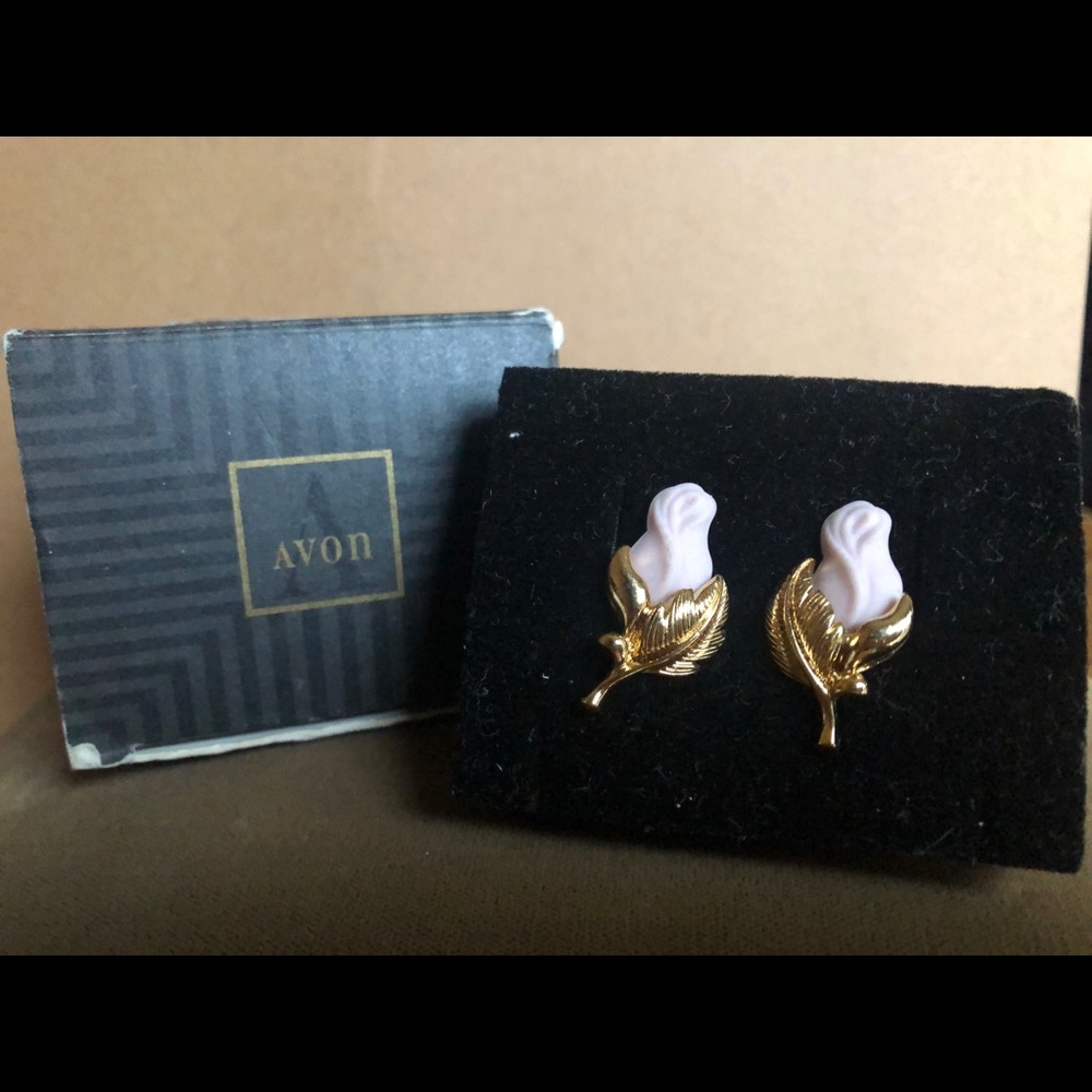 Vintage 90s Avon Porcelain Rose Earrings